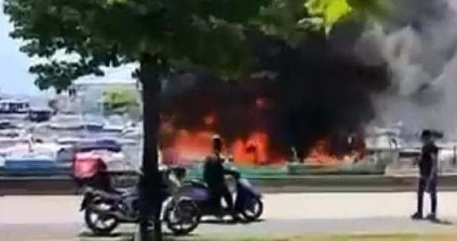 tfaiye ekiplerinin yan sra Ky Emniyeti Genel Mdrl ve Sahil Gvenlik Komutanlna bal ekiplerin de denizden mdahale ettii yangn, kontrol altna alnd.