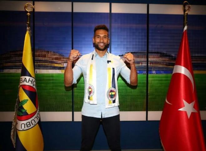 STEVEN CAULKER, FENERBAHE  Fenerbahe, son 2,5 sezonu Alanyaspor'da geiren Steven Caulker ile anlamaya vardn aklad.    Sar-lacivertli kulpten yaplan aklamada, "Kulbmz, ngiliz oyuncu Steven Caulker ile anlamaya varmtr. Oyuncu salk kontrollerinin yaplmas iin stanbul?a davet edilmitir. Yaplacak salk kontrollerinin ardndan oyuncu ile resmi szleme imzalanacaktr" denildi.    2018-2019 sezonunun devre arasnda Alanyaspor'a gelen Caulker, Akdeniz temsilcisinde 2,5 sezonda Sper Lig'de 71, Trkiye Kupas'nda 13 maa kt.