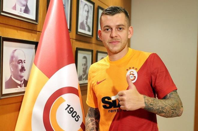 CICALDAU, GALATASARAY  Galatasaray, Rumen orta saha Alexandru Cicaldau ile 2026'ya kadar szleme imzalad.    Alexandru Cicaldau bu sezon Galatasaray'n ilk yabanc transferi oldu.    Romanya'nn Craiova takmnda forma giyen 24 yandaki orta saha oyuncusu geen sezon 43 mata 12 gol-4 asistlik performans sergiledi.