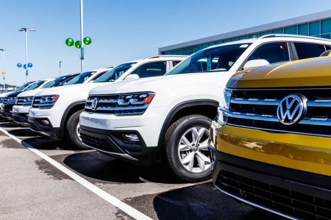 VOLKSWAGEN    Alman otomobil devi Volkswagen, 2030 itibaryla Avrupa?daki ara satlarnn yzde 70?inin tamamen elektrikli olacan aklad.