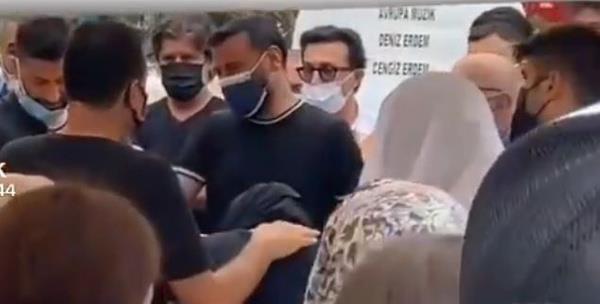 Alian kardei iin Mevlit okutacak  <br>  Alian kardei Seluk Tekta iin bugn mevlit okuyacan sosyal medya hesabndan duyurdu: Merhum kardeim Seluk Tekta?n 7. gecesi sebebiyle mevlit programmz 27.07.2021 Sal gn akam namazndan sonra Tevikiye Camii?nde yaplacaktr.