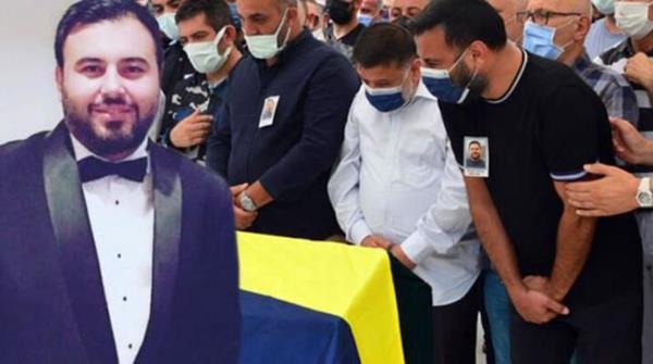 Seluk Tekta' hastalndan beri yalnz brakmayan Alian, her gn kardeinin mezar bana gidip dua ediyor. Getiimiz gnlerde yine bir arkadayla kardeinin mezarna giden Alian'n ayakta durmakta glk ektii grld. nl arkcnn kimseyle konumad, her gn defalarca tek bana kardeinin mezarna geldii renildi.