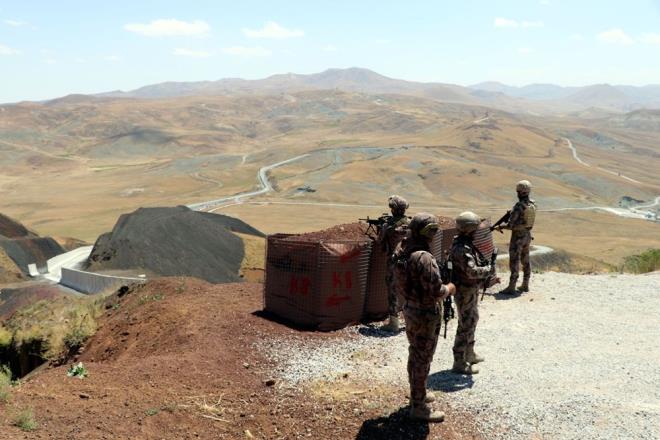Snr hattnn daha gvenli hale getirilmesi iin 110 kilometre hendek kazld, 76 monoblok ve lego kule ina edildi, 103 elektro optik kulenin yapm almalar ise sryor.