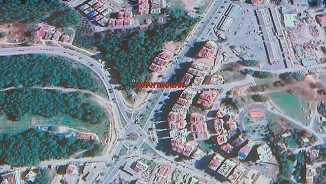 Antalya'nn Manavgat ilesinde Yeniky Mahallesi yaknlarndaki ormanlk alanda, saat 12.00 sralarnda kan orman yangn rzgarn da etkisiyle ksa srede yayld.