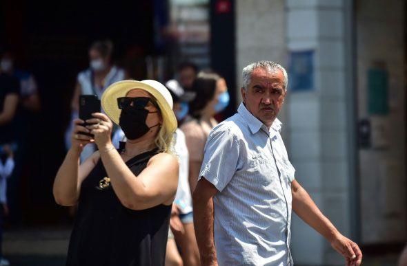 anlurfa'da bisiklet ve tablet  <br>  Salgnla mcadele almalar kapsamnda en az bir doz a yaplanlarn orannn en dk olduu kentler arasnda yer alan anlurfa'da, bu rakamlarn st sralara ekilmesi amacyla anlurfa Valilii koordinesinde eitli almalar yrtlyor.