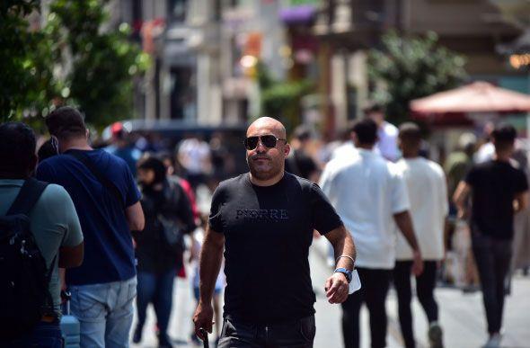 Bu kapsamda, gen nfusun yksek olduu anlurfa'da, 18 ila 25 ya arasndaki kiilerin a yaptrmasn tevik etmek amacyla eitli hediyeler verilecek. Bu ya gruplarnda a yaptran kiiler arasnda her hafta yaplacak ekilile tablet ve bisiklet gibi hediyeler datlacak.