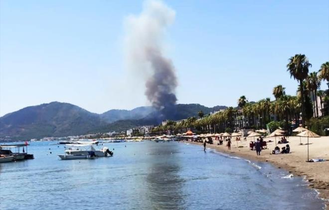 MULA    Bir orman yangn haberi de Mula'nn Marmaris ilesinden geldi. Armutalan Mahallesi'ndeki ormanlk alanda henz belirlenemeyen nedenle yangn balad.