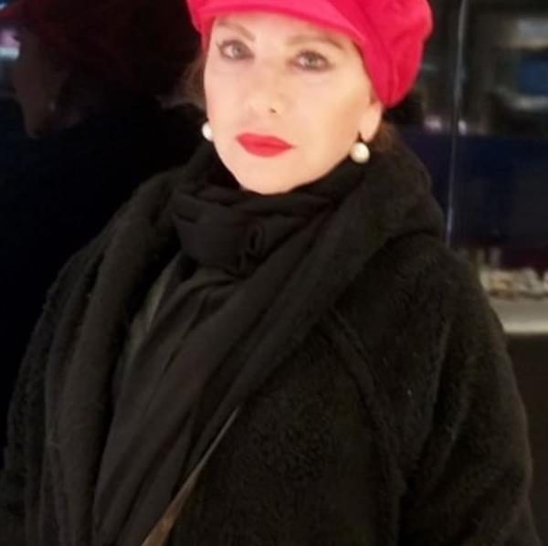 Nil Burak'n salk durumu nasl?  <br>  Magazinkolik'te yer alan habere gre baarl geen bir operasyonun ardndan rutin uygulama olan youn bakmda tutulan Nil Burak'n bilincinin ak, salk durumunun iyi olduu renildi.