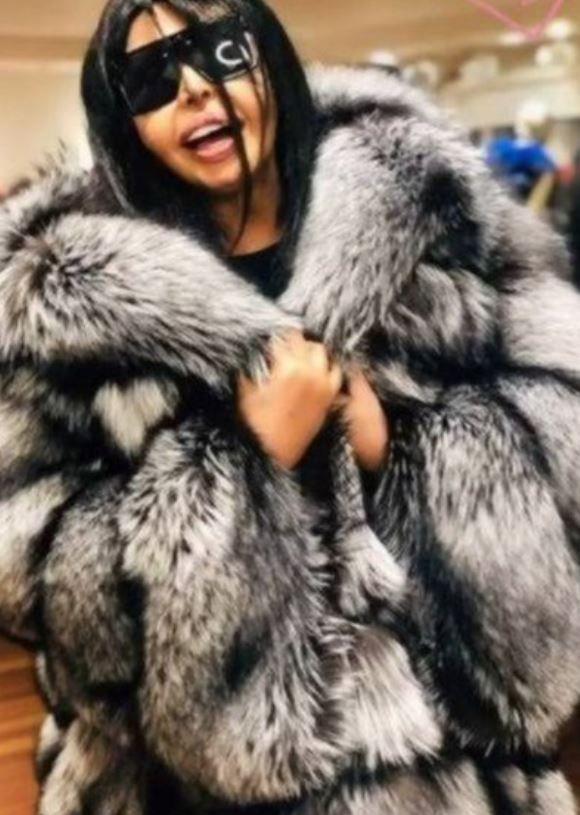 Habertrk'ten Tolga Aslan'n haberine gre; Blent Ersoy, getiimiz gn dostlaryla birlikte Yeniky'deki bir mekanda bulutu.