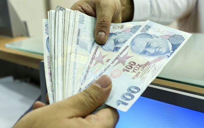 Yasalarmz hem iverenleri hem de alanlar koruyan dzenlemeler ieriyor. alanlar koruyan haklardan birisi de kdem tazminat. En az 1 yl alm bir ii kendi istek ve kusuru dnda iten ayrlrsa kdem tazminatn hak ediyor. Burada 1475 sayl yasann 14. maddesinde baz istisnalar da saylyor. Yani istifa edildiinde de baz durumlarda kdem tazminat alnabiliyor. Kdem tazminat hesaplanrken her yl iin bir brt cret olarak veriliyor. Bu cret belirlenirken de sadece maa deil yl iinde dzenli olarak denen tm paralar hesaba dahil ediliyor.