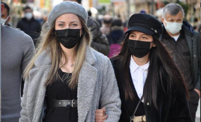 ZOE Covid Semptom �al��mas� kapsam�nda bu ki�ilerde 4 ana semptom belirlendi. Ekipten yap�lan a��klamada bunlar�n ba� a�r�s�, burun ak�nt�s�, hap��rma ve bo�az a�r�s� oldu�u bilgisinin alt� �izildi.