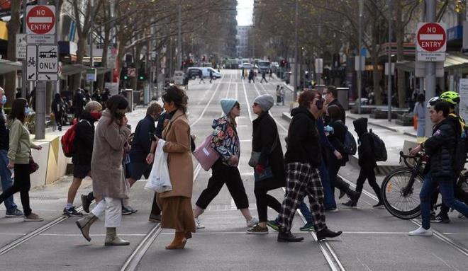 CDC UYARDI!  Delta d�nyan�n g�ndemindeki yerini korurken Amerikan Hastal�k Kontrol ve �nleme Merkezi'nden (CDC) ezber bozan a��klamalar geldi. CDC �ift a�� olanlar i�in de bir uyar�da bulundu.