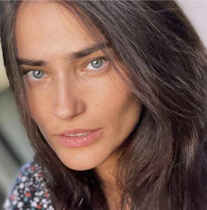 "BU ESNAFTAN KES�NL�KLE ALI�VER�� YAPILMAMALI"    "Biz pazar g�n� market a�m���z. O kadar�n� da yapamay�z" cevab� alan Aksoy, ya�ad�klar�na �u s�zlerle isyan etti:    "Eczac�lar kendi imkanlar�yla yan�k kremi topluyor. Halk d�rt bir koldan bir �eyler yapmaya �al���yor. Marketten gelen utanmaz cevaba bak! Siz korkun� insanlars�n�z. Bu esnaftan kesinlikle al��veri� yap�lmamal�. Arkada��m bu mallar� neden istiyoruz? Yang�n� s�nd�r�p senin d�kkan�n yanmas�n diye. Bug�n o da� yan�yorsa, yar�n senin d�kkan�n �b�r�n�n tarlas� yanacak. Ancak bunlar� anlamayacak kadar k���k dar beyinli insanlar var."