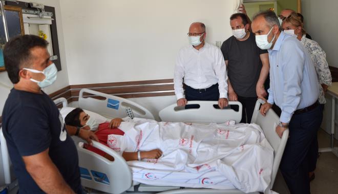 Bakan Akta, bu arada blgeye Bursa Bykehir Belediyesi olarak 13 tane ara gnderdiklerini ve farkl blgelerde 40 civarnda Bykehir personelinin altn da szlerine ekledi.