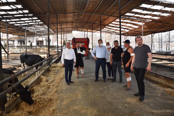 Devletin tm imkanlar ve vatandalar arasnda oluan seferberlikle yaralarn sarlmasna ynelik her trl nlemin alndn dile getiren Bakan Akta, 'Bursa hamiyetperver bir ehir. Bursa insan yardm etmeyi sever. zmir depreminde de Arhavi ve Rize'deki su basknlarnda da Elaz ve Malatya'daki depremlerde de Bursa zerine deni yerine getirdi. nallah bu blge ile alakal destek ve katklarmz olacak. Yine ilk etapta dn gnderdiimiz 6 Tr yardm malzemesi blgeye ulatrld. nallah yaralar sarlacak. Devletimiz gl, Cumhurbakanmz gl, hkmetimiz gl gerekenlerin hepsi yaplacak. Bundan kimsenin phesi olmasn. Devlet millet kaynamasyla biz bunun da stesinden geleceiz. Sorumlular, sulular varsa da muhakkak surette kanun nnde hesap verecekler. Yeter ki biz birliimizi, beraberliimizi bozmayalm' dedi.