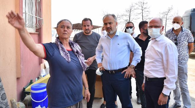 Birlik beraberlik vurgusu<br>  Bakan Akta, daha sonra Demirciler Mahallesi'ne geerek, yangnda 500'e yakn koyunu telef olan 23 yandaki Mehmet ve 40 yandaki Abdullah afak kardeleri ziyaret etti. Tarm A..'nin katklaryla kendilerine gnderilen 90 adet koyun iin Bakan Akta'a teekkr eden afak kardeler, yangn srasnda yaadklarn ve alev toplarnn arasndan kaarak canlarn nasl kurtardklarn anlatt.