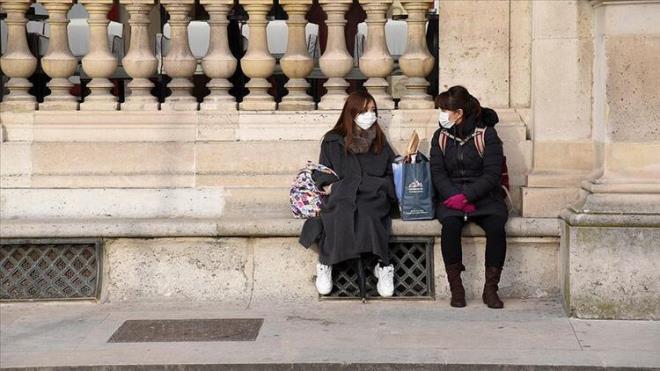 Buna gre, ba ars, boaz ars ve burun akntsnn artk en ok bildirilen Kovid-19 semptomlar olduu akland. 40'l yalarn altndakilerde ba ars (%66), boaz ars (%53), burun aknts (%49) ve ate (%42), orannda grld.