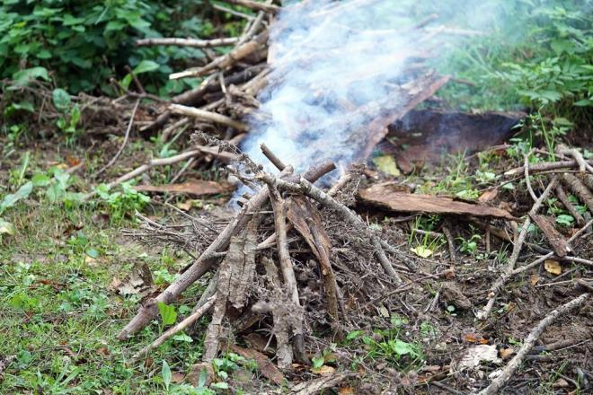 MANGAL VE KAMP ATELERN TAMAMEN SNDRDNZDEN EMN OLUN    Mangal yaptktan ya da kamp yaptktan sonra yaktnz atei  tamamen sndrdnzden emin olmadan alandan ayrlmayn. Klleri souyana kadar kartrn.