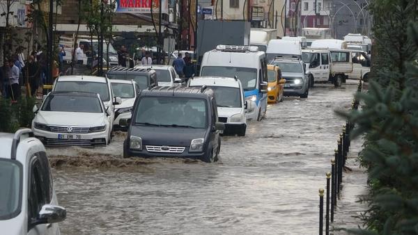 Orhan en'den stanbul'a uyar<br>  Prof. Dr. Orhan en ise stanbul iin ya uyarsnda bulundu. en?in aklamalar u ekilde:<br>  -Bugn leden sonra Edirne anakkale Krklareli de kuvvetli yamur bekleniyor. stanbul?da yamur bu gece yarsndan sonra balar cumartesi leden evvel kuvvetli saanak ya var. Su basknlar yapar.