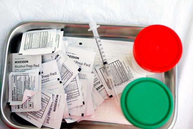 Federal Salk Bakan Jens Spahn'a gre, bu ya grubundaki 900 binden fazla kii enaz bir kez aland ve bu da sz konusu ya aralndakilerin yaklak bete birine tekabl ediyor.