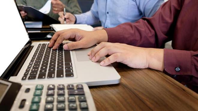 3 milyon 300 bin kamu alannn kapal mekan alma dzenine geii sonrasnda uygulanacak kurallar da ayrca belirlenecek. Sosyal mekanlarda olduu gibi bu alanlar iin de cretsiz PCR testinin zorunlu tutulaca ve bu testlerin 2 gnde bir tekrarlanaca ifade ediliyor.