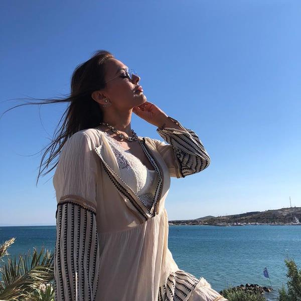 arkc, gnderisinde, "Souk su depolu kamyon bulmaya alyorum. Birka yere telefon atm ama... Sa olsun Emrullah'la ben de 20-25 bin TL'lik malzeme alyoruz. Kpek mamas, yanmaz ayakkab, pil birka bir ey daha... Yarn kamyonumuz Bodrum'a yola kacak..." ifadelerine yer vermiti.