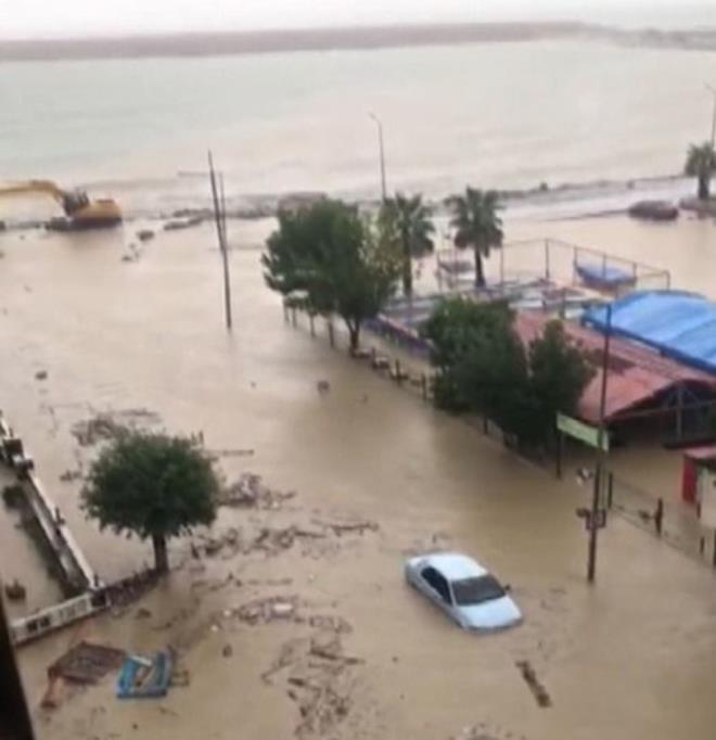 SAMSUN  Samsun'un Bafra ilesinde de saanak nedeniyle yollar gle dnd.