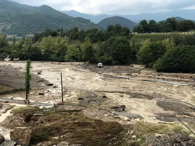 Gece saatlerinde balayan iddetli ya sabaha kadar devam etti. Bartn, Sinop, Samsun ve Kastamonu'da taknlar oldu.