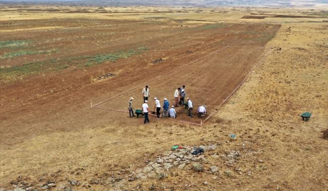 ANADOLU'YU TRK YURDU YAPAN ZAFER    Byk Seluklu Hkmdar Alparslan komutasndaki 50 bin kiilik Trk ordusu ile mparator IV. Romen Diyojen komutasndaki 200 bin kiilik Bizans ordusu 26 Austos 1071 tarihinde Mu'un Malazgirt ovasnda kar karya geldi.