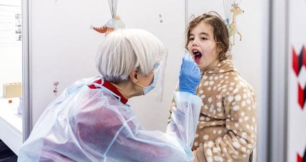 Buna gre, ba ars, boaz ars ve burun akntsnn artk en ok bildirilen Kovid-19 semptomlar olduu akland. 40'l yalarn altndakilerde ba ars (%66), boaz ars (%53), burun aknts (%49) ve ate (%42), orannda grld.