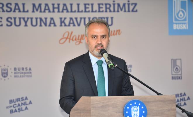 Pandeminin yol at ekonomik darboaza ramen Bursa?nn 17 ilesinde 600?den fazla antiyede canla bala altklarn belirten Bykehir Belediye Bakan Alinur Akta, Karacabey ilesinde de zellikle altyap anlamnda tarihi yatrmlarn gerekletiini syledi. Avrupa Yatrm Bankas kredisiyle inaatna balanan ime suyu hatlarnda yzde 40'lar seviyesine ulatklarn ifade eden Bakan Akta, 'Bu proje iin Ekim 2022?yi sz vermitik ancak daha ncesinde bitireceiz. Bir aksilik olmazsa 1 ay ierisinde kanalizasyon ve yamur suyuna balyoruz. Biraz sknt ekilecek ama bittiinde Karacabey'in deeri artacak. nallah yine yaknda balayacam Yeniky ve merkez artma tesislerimiz olacak. Bugn de altyap seferberliimizin en nemli sonularndan biri olan ime suyu hattnn aln yapyoruz. 8 mahallemizi ilgilendiren bu projeye yaklak 30,5 milyon lira harcand. me suyu faturalaryla bunu 50 ylda 100 ylda tahsil etmem mmkn deil ama biz Cumhurbakanmza, hkmetimize, milletimize gvenerek bu almalar yapyoruz. Birileri dedikodu yapacak, birileri iftira atacak, birileri alg oluturmaya alacak, birileri yalanla yanlla, aslsz haberlerle sreci saptrmaya alacak. Ama biz Allah?n izniyle inandmz, gvendiimiz ve her eyden te canmz bildiimiz bu ehrimize ve lkemize hizmet etmek adna btn bu iftiralar gz nne almadan var gcmzle alacaz' diye