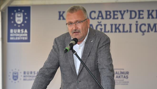 En ansl dnem<br>  Karacabey Belediye Bakan Ali zkan ise gerek merkezi hkmetin gerekse de Bykehir Belediyesi'nin yatrmlaryla Karacabey'in en ansl dnemlerden birini yaadn syledi. stanbul-zmir otoban, inaat devam eden Yeildere ve Glecik Baraj ve Bykehir Belediyesi'nin altyap seferberlii ile yllardr kangren olan sorunlarn bir bir zldn ifade eden zkan, ileye destekleri nedeniyle Bakan Akta'a teekkr etti.