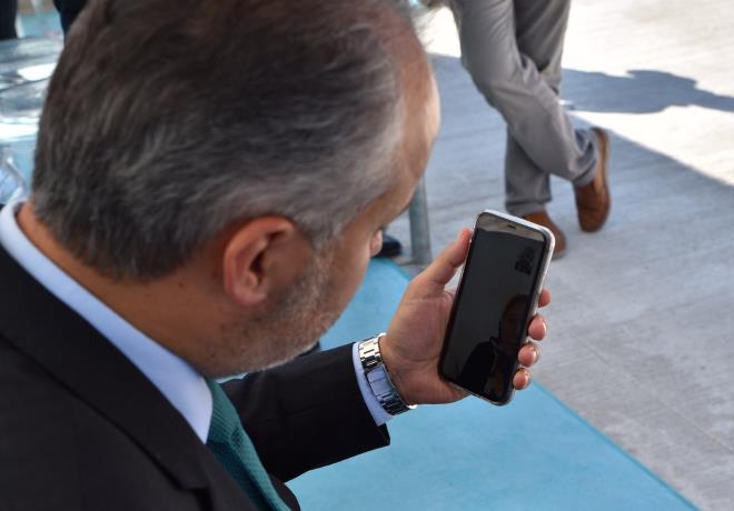 Antalya'nn Manavgat ilesinde 28 Temmuz'da balayan orman yangn, yerleim alanlarnda en byk zarar Kalemler Mahallesi'nde vermi, evlerin neredeyse tamam alevlere teslim olmutu. Yangnda ksa srede evinin kle dnmesine mani olamayan Glsm Uysal da olayn oku ile yapt telefon grmesinde, 'Byle ac m olur Allah'm' Dayanlr m buna? Yavrumun eyizleri, cierlerimin eyizleri yand" diyerek feryat etmiti. aresiz kadnn feryatlarn sosyal medyadan gren Bursa Bykehir Belediye Bakan Alinur Akta da Glsm Uysal' telefonla grntl arayp, 'hem gemi olsun' dileklerinde bulunmu, hem de kl olan kznn eyizlerini Bykehir olarak hazrlayacaklarnn szn vermiti. Bakan Akta, bu grmeden 3 gn sonra da incelemelerde bulunmak iin gittii Manavgat'ta Glsm Uysal' da ziyaret edip, moral vermiti.