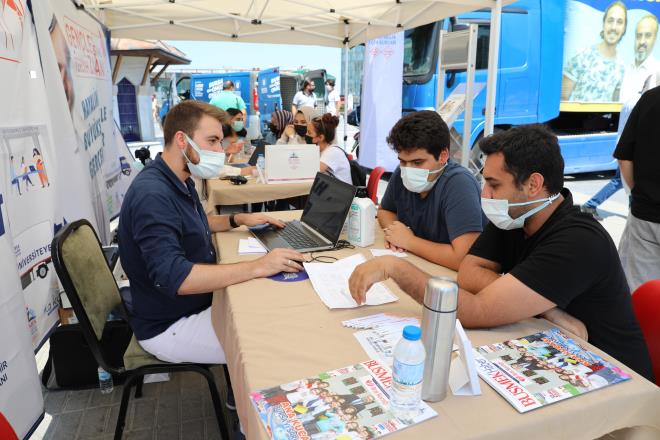 Zorlu bir srecin artk son durana gelen niversite adaylar ise doru tercih yapmalar konusunda verdikleri destekler nedeniyle Bykehir Belediye Bakan Alinur Akta?a teekkr etti.