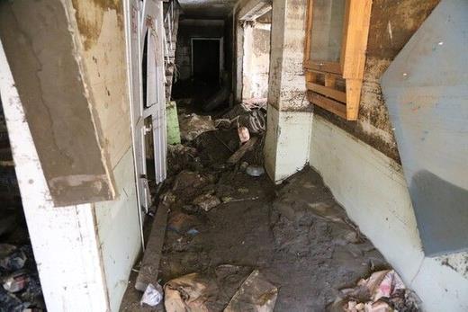 almalarn drdnc gnnde sular altna kalan dairelerde arama-kurtarma faaliyetleri devam ediyor.