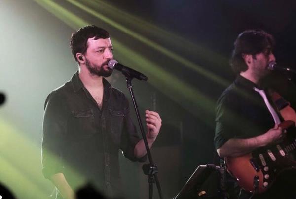 2008 ylndan itibaren etkin olarak mzikle uramaya balad. Sonradan mzikal anlamda bir ?okul? olarak deerlendirdii niversite yllarnda Karde Trkler grubunda yer ald.