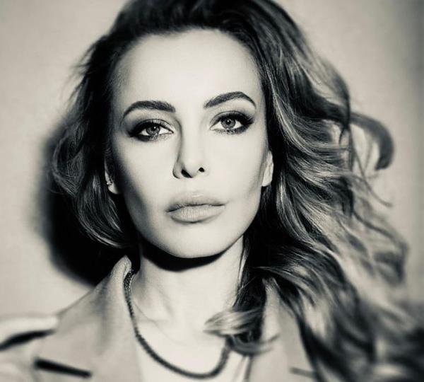 Ay Yapm'n projesi, atv'de yaynlanm olan Samanyolu dizisinde zcan Deniz'le beraber rol ald. Sonra TRT 1'de Boyut Film'in yapm olan Barolde Ak dizisine rol ald. Son olarak Kanal D'de yaynlanan Yazn yks dizisinde Umut karakterini canlandrd.