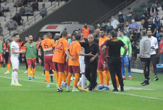 Galatasaray Teknik Direktr Fatih Terim, man ardndan yapt aklamada, "Hepimiz soyunma odasnda, saha iinde mnakaay ederiz. Ama kendi arkadayla byle bir pozisyona gireni ilk kez gryorum. Ne olursa olsun ho deil. kisi de bizim oyuncumuz ama Kerem kymetlimiz" dedi.