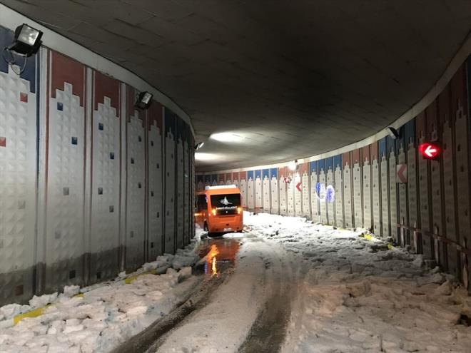 te yandan krpaa ve Kazm Karabekir mahallelerinden itfaiye ekiplerine "evlerde su baskn" yaandna dair ok sayda ihbar geldi.