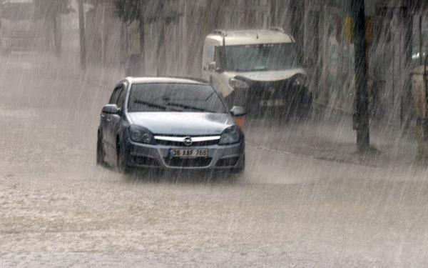 Sel, su bask�nlar�na aman dikkat<br>    Ya���lar�n; Do�u Karadeniz k�y�lar�nda kuvvetli, Trabzon?un do�usu ve Rize �evrelerinde yer yer �ok kuvvetli olmas� beklendi�inden ya�anabilecek sel, su bask�n�, y�ld�r�m, dolu ya����, heyelan, ya��� an�nda kuvvetli r�zg�r ve f�rt�na ile ula��mda aksamalar gibi olumsuzluklara kar�� dikkatli ve tedbirli olunmal�d�r.