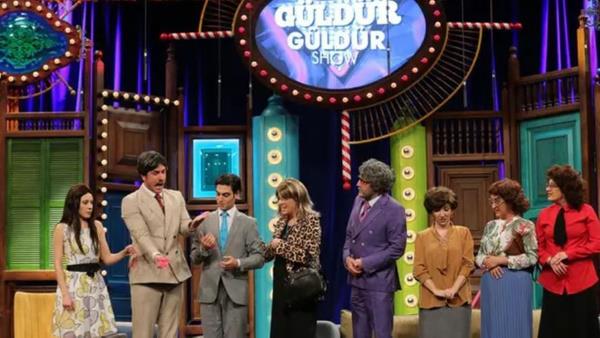 Ekranlarn sevilen elence program Gldr Gldr Show?un yeni sezonu iin geri saym balad. 9. sezon hazrlklarna balayan ekip sevilen kadrosuna yeni isimlerle heyecan katmaya devam ediyor.