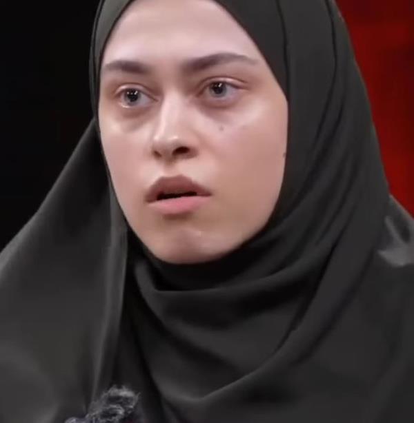 "Piman deilim"<br>    "Dengede tutmaya alyorum. Benim daha nce de belirli kurallarm vard. Her teklifi, her projeyi kabul eden bir oyuncu deildim. imdi tabii bir de tesettr sorumluluu girdi. Ama piman deilim.