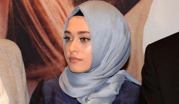 "Fani olan eyler var, baki olan eyler var"<br>    Hr irademle verdiim bir karar. Belki de hayatmda verdiim en anlaml karar. Oyunculuk bambaka bir ak benim iin, o ayr. Ama bir de yle bir hakikat var; fani olan eyler var, baki olan eyler var. Evet ben oyuncuyum, harika bir duygu, insanlar sokaa ktmda beni tanyor.