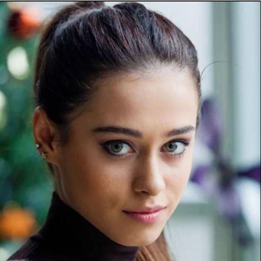 "Allah iin kazancm da iyi..."  <br>  Yatlarm yerimde olmak istiyor. Allah iin kazancm da iyi. 23 yanda pek az gencin yapabilecei yatrmlar yaptm. Ama ite para, hret ve bu yaadmz dnya iimdeki maneviyat dolduramad. Bir eyler hep eksik kald. O yzden de byle bir karar aldm. Bartmle ben sanki tamamlandm, ok da memnunum aldm karardan..."