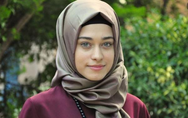 Son olarak ?Siccin 3? filminde rol alan Fatma Bra Apaydn, daha nce verdii bir rportajda, ?Tesettre girmi olman oyunculuunu etkiledi mi?? sorusuna u yant vermiti: