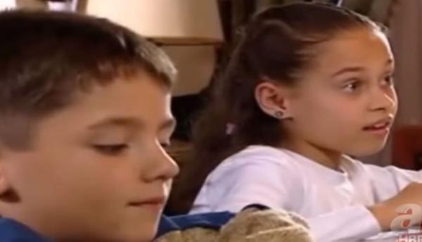 Ekranlarn en uzun soluklu ve sevilen dizilerinden Kurtlar Vadisi'nde efsaneleen akr karakterinin kz Selvi'yi canlandrarak nlenen ve 'Muhteem Yzyl' kadrosunda da yer alan, 5 yl nce de tesettre giren oyuncu Fatma Bra Apaydn, YouTube'da yaynlanan 'Son 33' programnda hayatna dair bilinmeyenleri ve tesettre giden karar srecini tm detaylaryla anlatt.