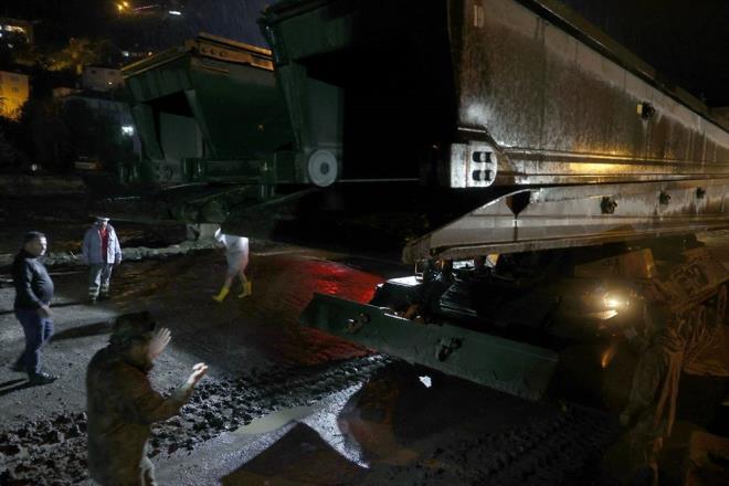 Sel felaketinin yaand Kastamonu'nun Bozkurt ilesinde kurulan seyyar askeri kpr, iddetli ya sonrasnda oluabilecek sel ihtimaline kar kaldrld.