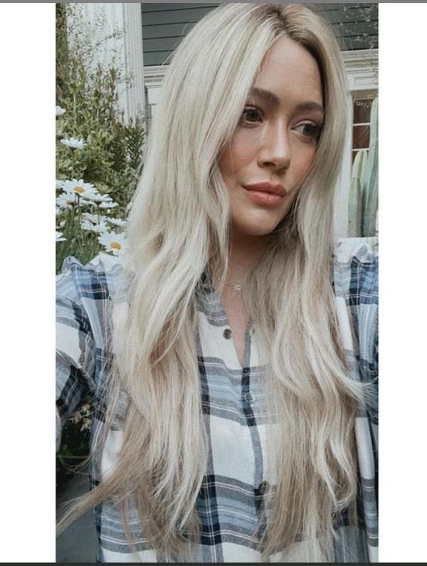 ?Bu delta varyant tam bir pislik"  <br>  A olmasna ramen koronavirsn bulatn dile getiren Duff, ?Bu delta varyant tam bir pislik. Semptomlar, ba ars, koku ve tat alma duygusunun kayb, sinste bask, beyin sisi. A olduum iin mutluyum? ifadesini kulland.