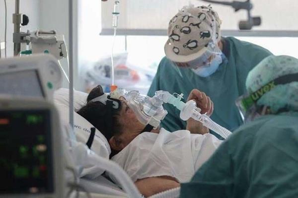 Peicheng, Reuters'a yapt aklamada alananlardan alnan kan rneklerine dayanan n sonularn, Delta varyantna kar ntralize edici etkide  kat azalma gzlemlendii bilgisine yer verdi.