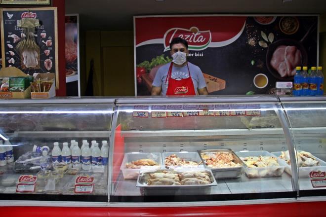 Korona virs salgn dolaysyla uygulanan sokaa kma kstlamalar nedeniyle aylarca evde kalan vatandalarn kstlamalarn kaldrlmas ile balayan mangal sefas ksa srd.    Olas yeni yangnlara nlem olmas amacyla birok ilde olduu gibi Aydn'da da ormanlara giri ile ormanlk ve otluk alanlarda ate yakmak yasakland. Yeni yasaklar mangal yapanlar da etkiledi.